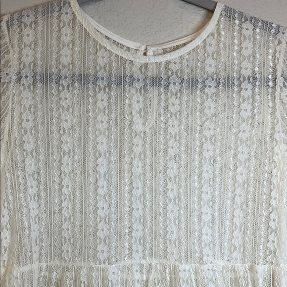 Art Class Chic Cream Lace Blouse with Ruffled hem and sleeves - Picture 2 of 10